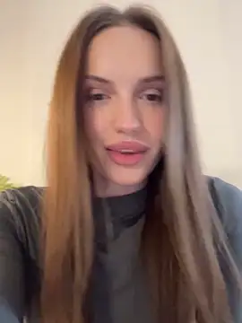 Snapshot of Molly_Muer chatting on 03.19.25 Molly Muer online show from 03.19.25