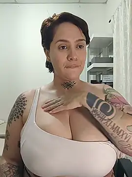 Snapshot of KatInk chatting on 04.02.26 KatInk online show from 04.02.26