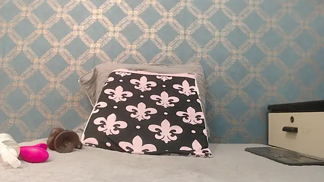 Snapshot of violeta_cute18 chatting on 09.08.25 violeta cute18 online show from 09.08.25