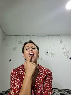 Snapshot of almaluna7 chatting on 02.18.25 almaluna7 online show from 02.18.25