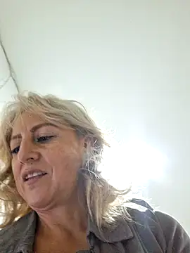 Snapshot of almaluna7 chatting on 03.11.25 almaluna7 online show from 03.11.25