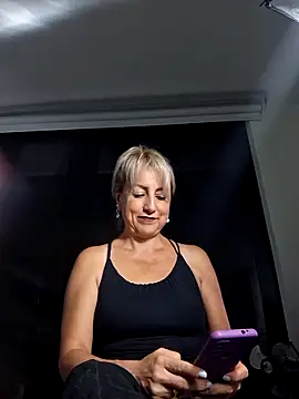 Snapshot of almaluna7 chatting on 09.25.25 almaluna7 online show from 09.25.25