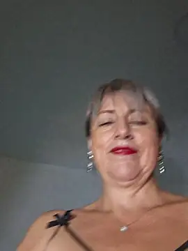 Snapshot of almaluna7 chatting on 10.19.25 almaluna7 online show from 10.19.25