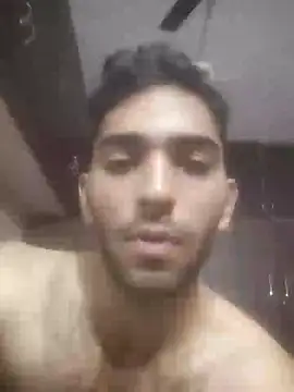 Snapshot of loganwollf chatting on 01.05.25 loganwollf online show from 01.05.25