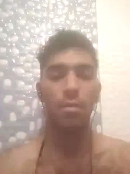 Snapshot of loganwollf chatting on 01.22.25 loganwollf online show from 01.22.25