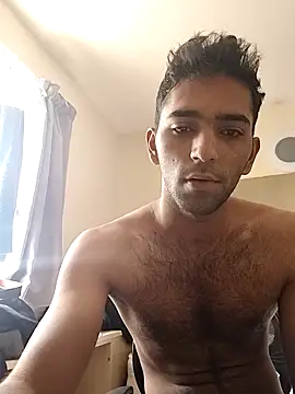 Snapshot of loganwollf chatting on 10.08.25 loganwollf online show from 10.08.25