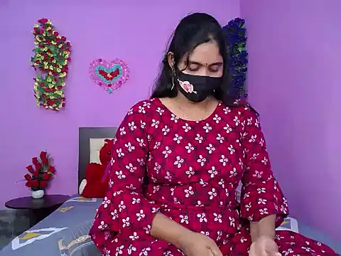 Hot Maleka online show from 10.31.25