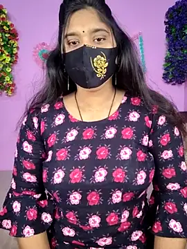 Snapshot of Hot_Maleka chatting on 12.19.25 Hot Maleka online show from 12.19.25