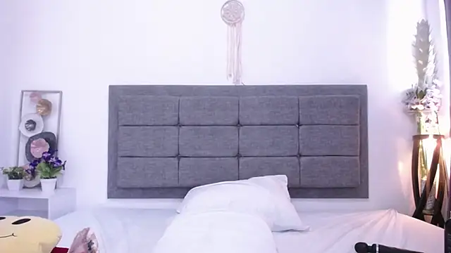 Snapshot of Vicky_Love_ chatting on 03.11.25 Vicky Love online show from 03.11.25