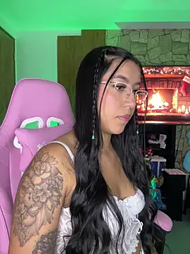 Snapshot of Tamara_Roberts1 chatting on 12.28.24 Tamara Roberts1 online show from 12.28.24