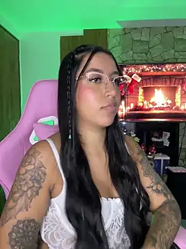 Snapshot of Tamara_Roberts1 chatting on 12.28.24 Tamara Roberts1 online show from 12.28.24