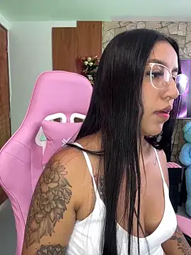 Snapshot of Tamara_Roberts1 chatting on 01.08.25 Tamara Roberts1 online show from 01.08.25