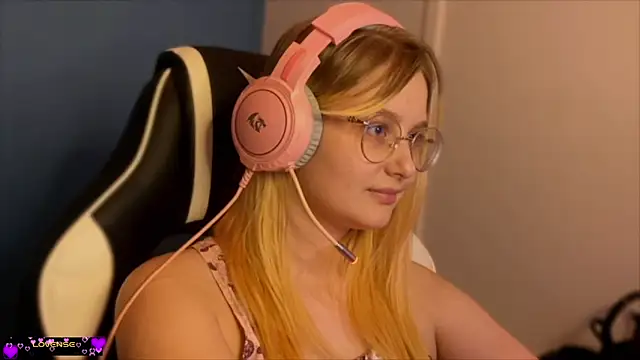 JacyWinslat online show from 02.19.25