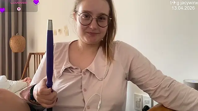 JacyWinslat online show from 04.13.26