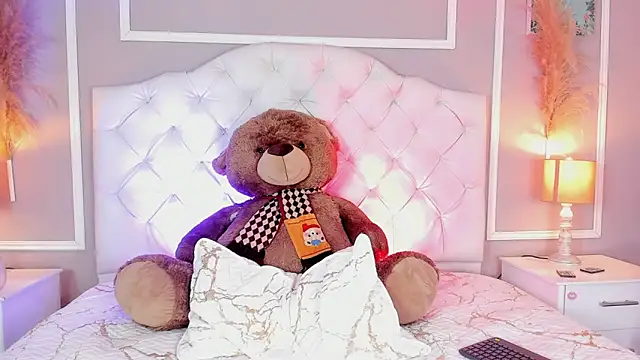 Snapshot of evelyn_evony chatting on 12.12.24 evelyn evony online show from 12.12.24