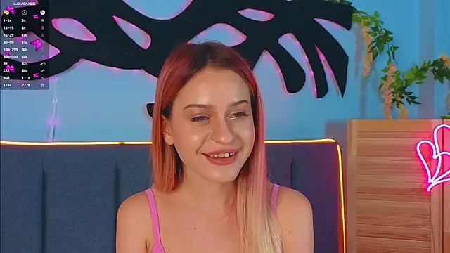 Snapshot of AlinaWalters chatting on 09.21.25 AlinaWalters online show from 09.21.25