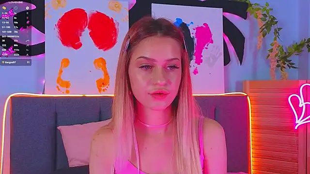 Snapshot of AlinaWalters chatting on 10.02.25 AlinaWalters online show from 10.02.25