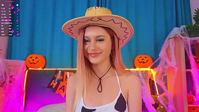 Snapshot of AlinaWalters chatting on 10.24.25 AlinaWalters online show from 10.24.25