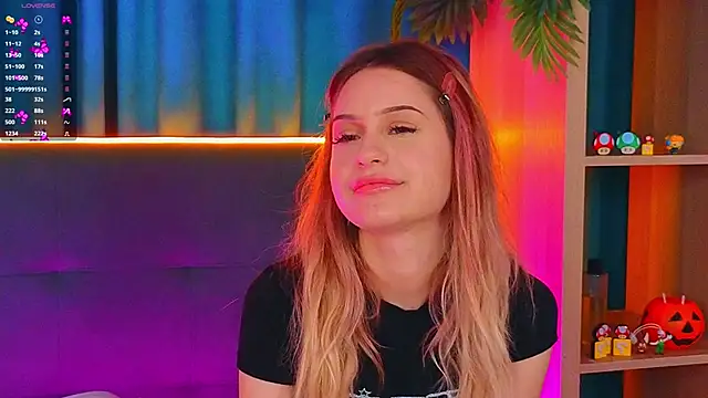 Snapshot of AlinaWalters chatting on 11.09.25 AlinaWalters online show from 11.09.25