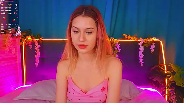 Snapshot of AlinaWalters chatting on 11.14.25 AlinaWalters online show from 11.14.25