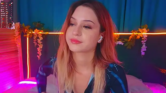 Snapshot of AlinaWalters chatting on 11.29.25 AlinaWalters online show from 11.29.25