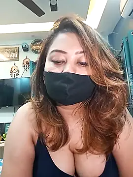 Snapshot of Cute-mona chatting on 12.19.25 Cute-mona online show from 12.19.25