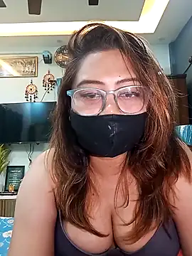 Snapshot of Cute-mona chatting on 02.17.26 Cute-mona online show from 02.17.26