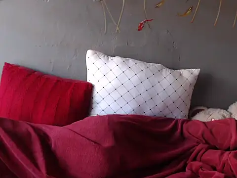 Snapshot of cupidlips chatting on 01.18.25 cupidlips online show from 01.18.25