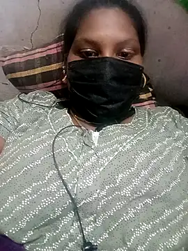 Snapshot of kavinila20 chatting on 12.14.24 kavinila20 online show from 12.14.24