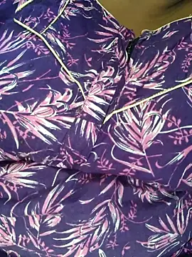 Snapshot of kavinila20 chatting on 09.28.25 kavinila20 online show from 09.28.25