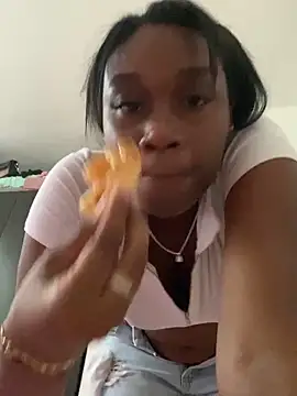 Snapshot of EscorpiLeoncita chatting on 03.09.25 EscorpiLeoncita online show from 03.09.25