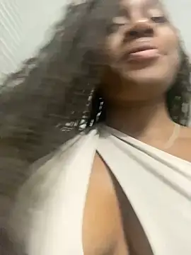 Snapshot of EscorpiLeoncita chatting on 10.03.25 EscorpiLeoncita online show from 10.03.25