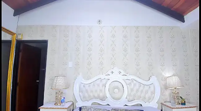 TiaraRosse online show from 03.04.25