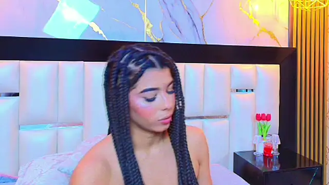 TiaraRosse online show from 09.23.25