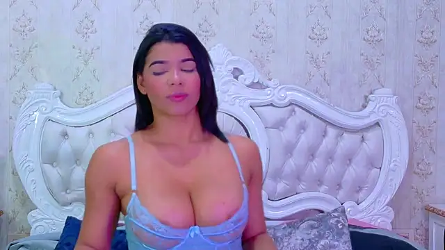 TiaraRosse online show from 10.18.25