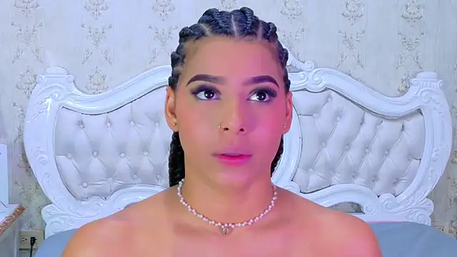 TiaraRosse online show from 11.26.25