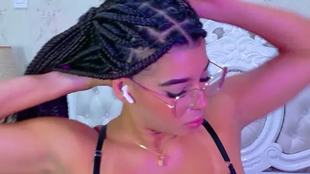 TiaraRosse online show from 01.05.26