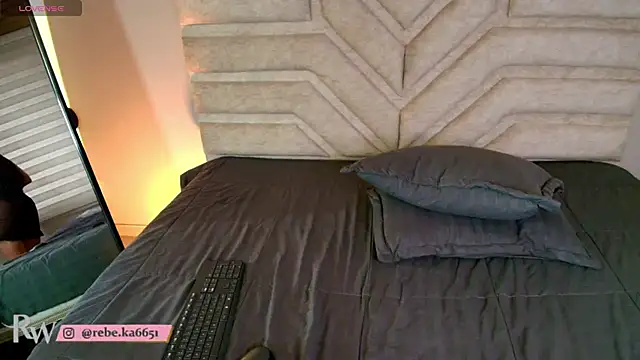 Rebeca Williams  online show from 03.11.25