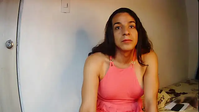 Snapshot of Oh_Tique chatting on 10.08.25 Oh Tique online show from 10.08.25