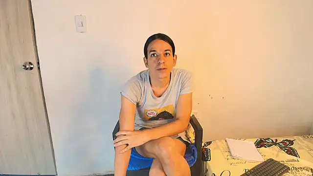 Snapshot of Oh_Tique chatting on 11.27.25 Oh Tique online show from 11.27.25