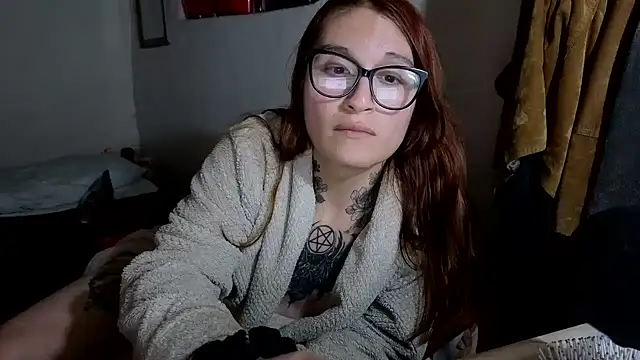 Snapshot of kittenlizz chatting on 01.12.26 kittenlizz online show from 01.12.26