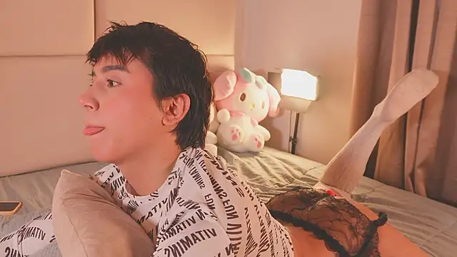 Snapshot of SweetHanson chatting on 02.25.26 SweetHanson online show from 02.25.26