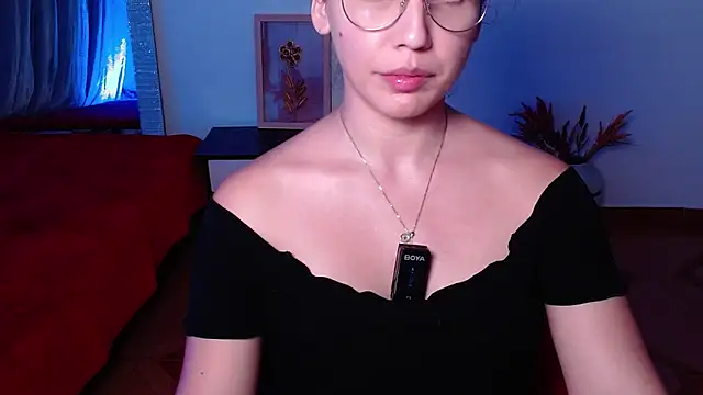 Snapshot of Sigrid- chatting on 03.10.25 Sigrid- online show from 03.10.25