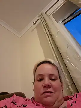 Bigbustedcurvylady online show from 05.15.26