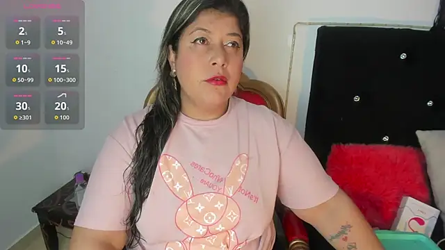 Snapshot of AmeliaThompsonTaboo chatting on 10.02.25 AmeliaThompsonTaboo online show from 10.02.25