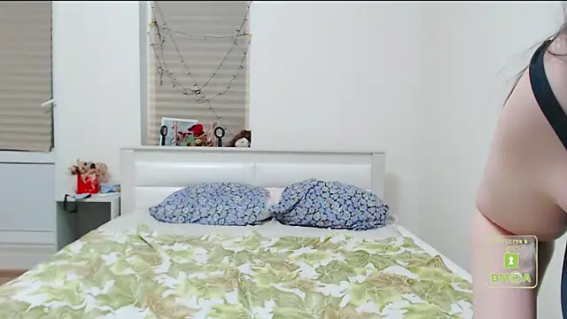 Snapshot of cute_and_hot chatting on 01.25.25 cute and hot online show from 01.25.25