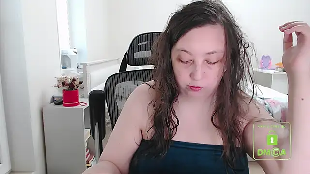 Snapshot of cute_and_hot chatting on 09.18.25 cute and hot online show from 09.18.25