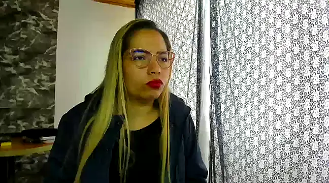 Snapshot of MISSLAUR4 chatting on 01.06.25 MISSLAUR4 online show from 01.06.25