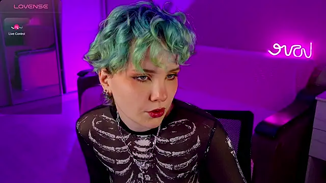 Snapshot of School_Love chatting on 01.04.25 School Love online show from 01.04.25