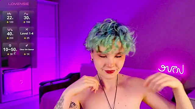 Snapshot of School_Love chatting on 01.08.25 School Love online show from 01.08.25